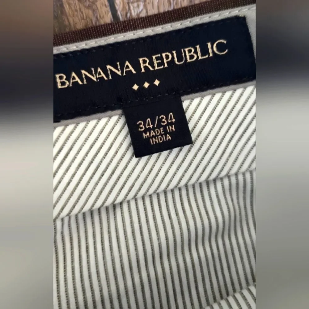 Banana Republic Brown Chinos with Sleek Design